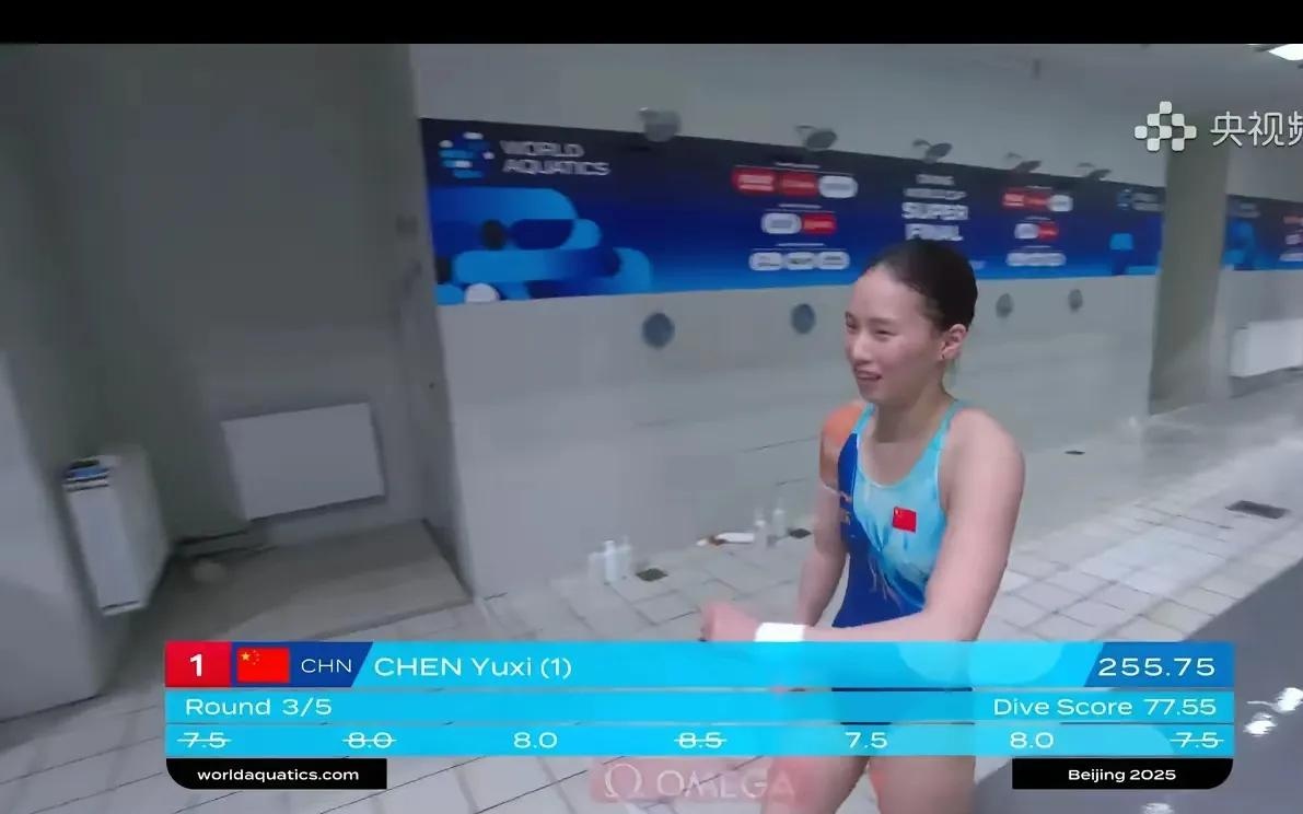 跳水项目现悬念，选手比分不相让