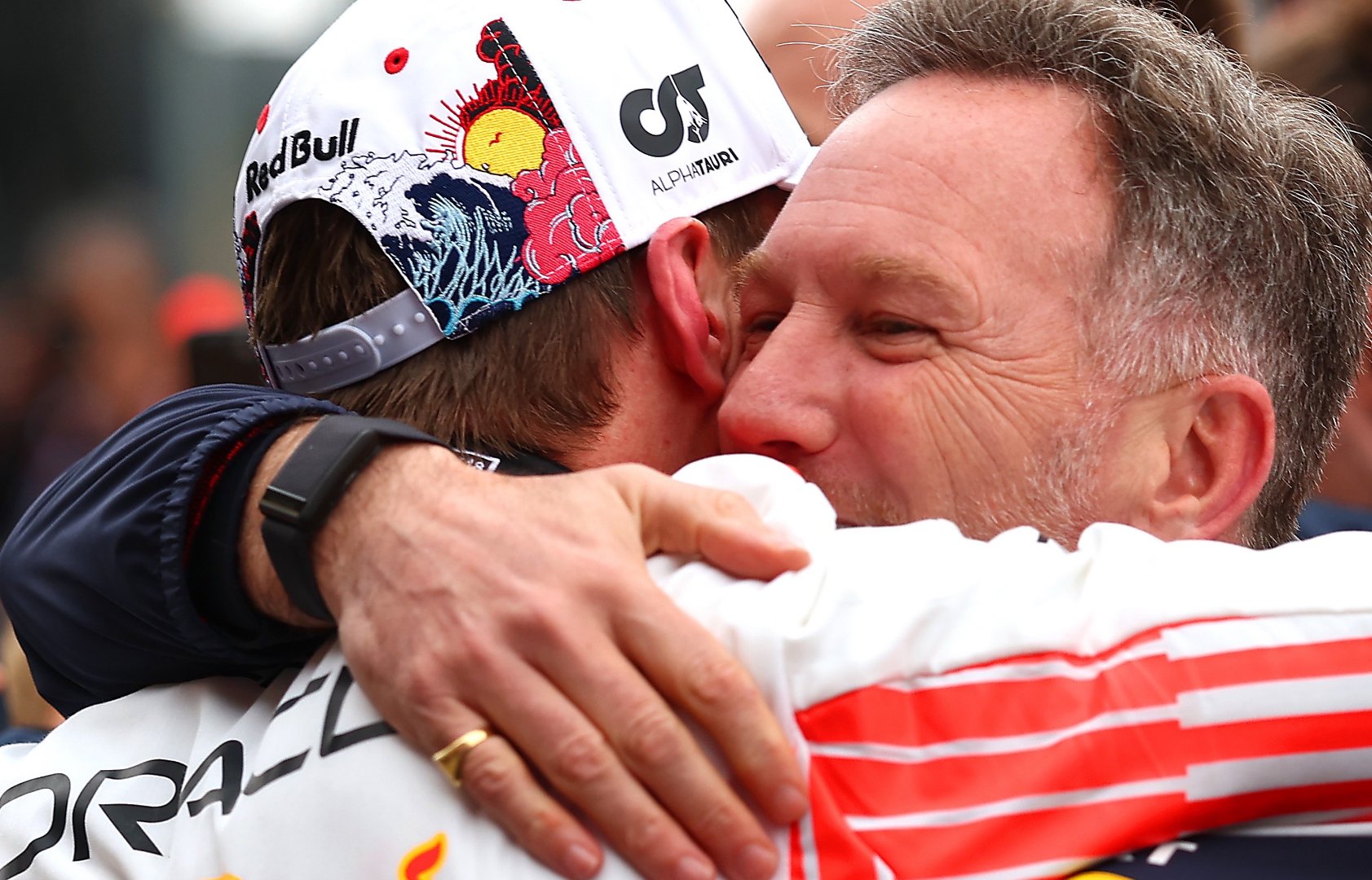 开云官网-法拉利鏖战雷诺车队，维斯塔潘扛起全队