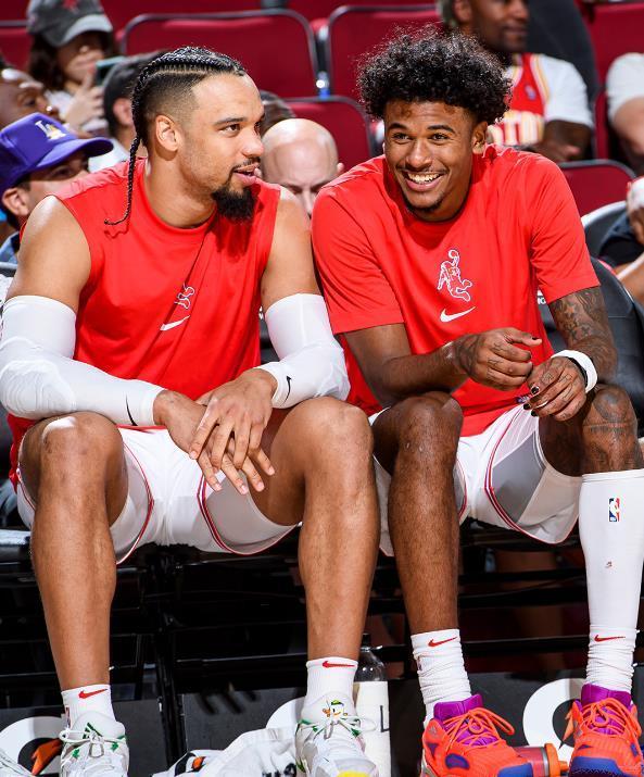 广州队轻取火箭,东契奇带队取胜 广州队轻取火箭,东契奇带队取胜