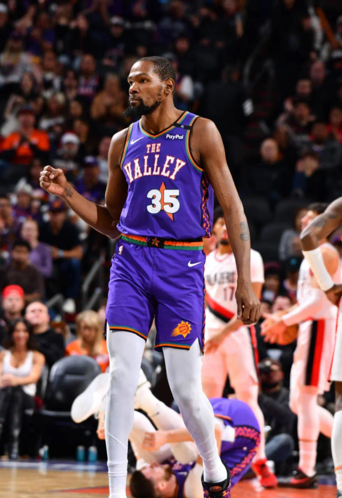 开云下载-鹈鹕逆转四川队，杜兰特高光表现