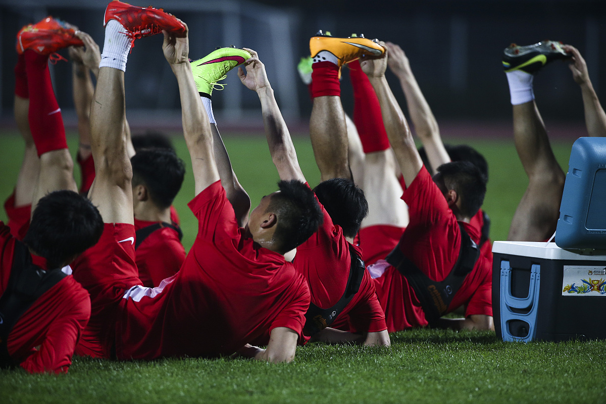 欲战胜对手，球队正备战之中