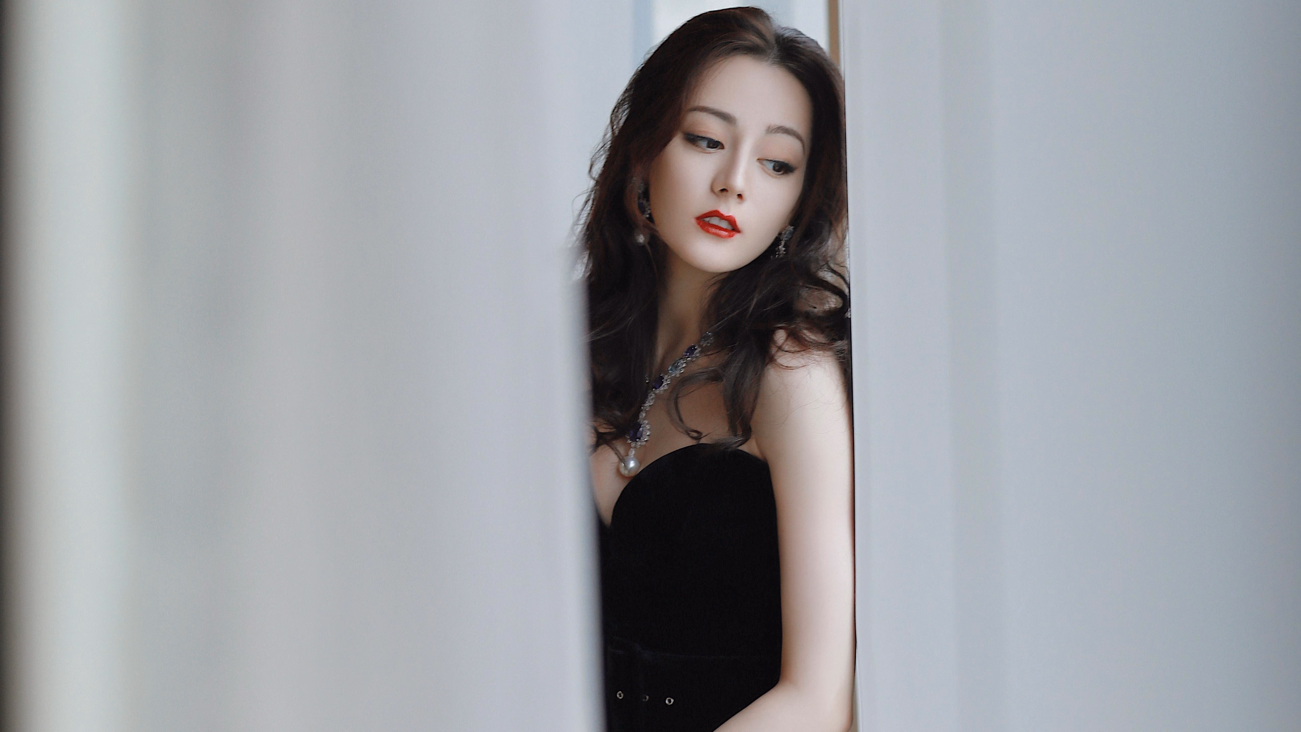 当保罗掌控浩瀚舞台，约基奇撕碎绿军铁幕