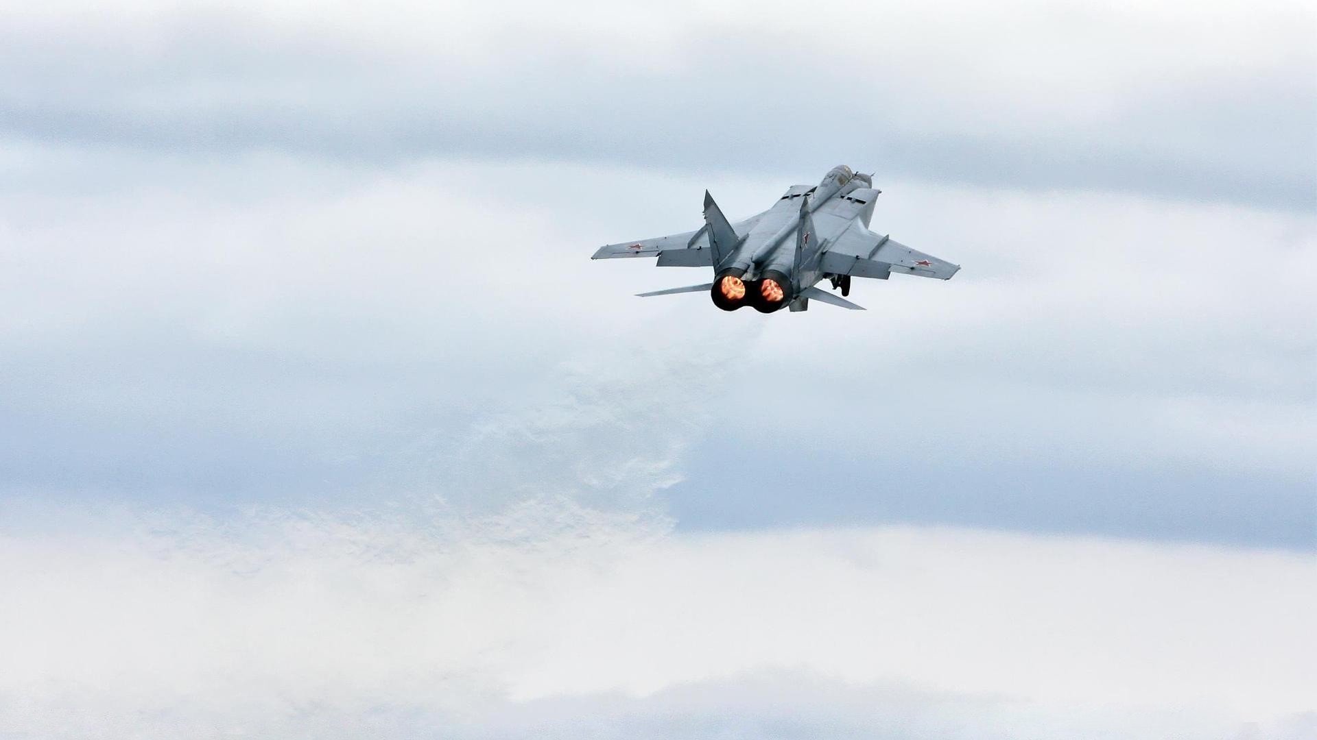 数据引爆新纪元！哈利伯顿全能狂飙，引领步行者风暴席卷黄蜂