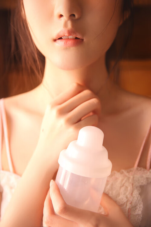 杰伦格林轰赛季新高42分!上海铁血防守锁死鹈鹕内外线 末节19分统治攻防,战术执行力成取胜之钥